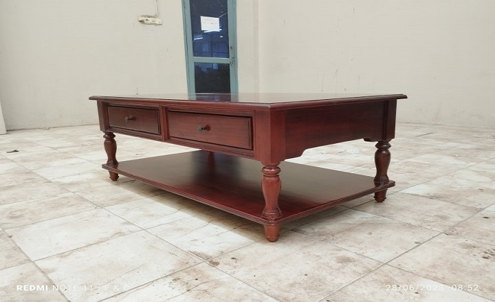  שולחן עם מגירות