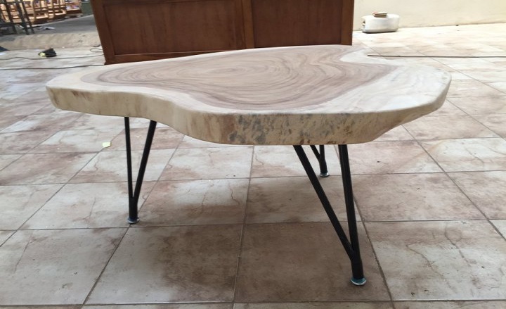  שולחן עץ מלא