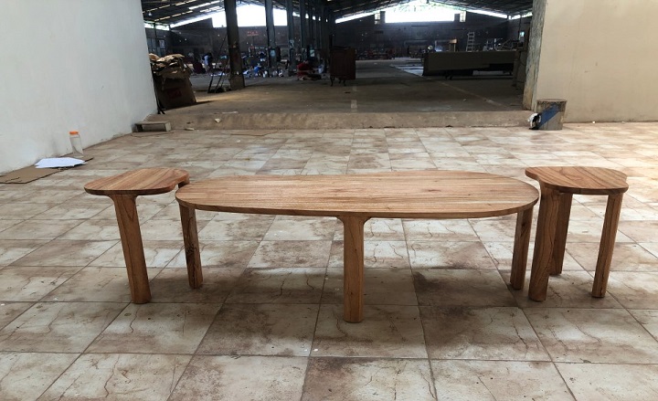  שולחן מעץ לסלון